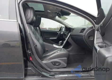 2013 Volvo S60 T6/T6 Platinum/T6 Premier Plus/T6 R-Design/T6 R-Design Platinum z USA, uszkodzony, nr VIN YV1902FHXD1216271